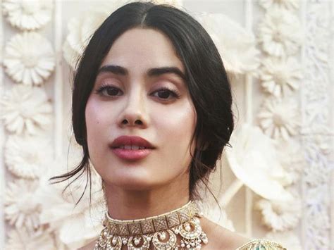 Janhvi Kapoor Height, Weight, Age, Body Statistics